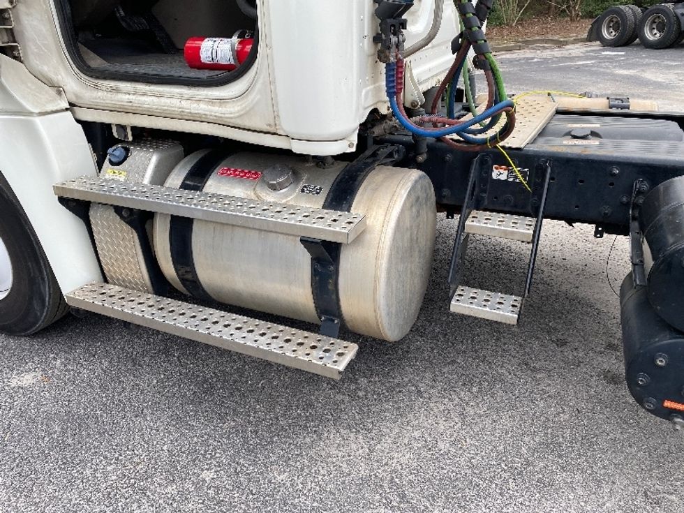 Day Cab Tractor-Heavy Duty Tractors-Freightliner-2018-Cascadia 12564ST-Atlanta-GA-333,062\n\t\tmiles-$ 44,000 - Image 20