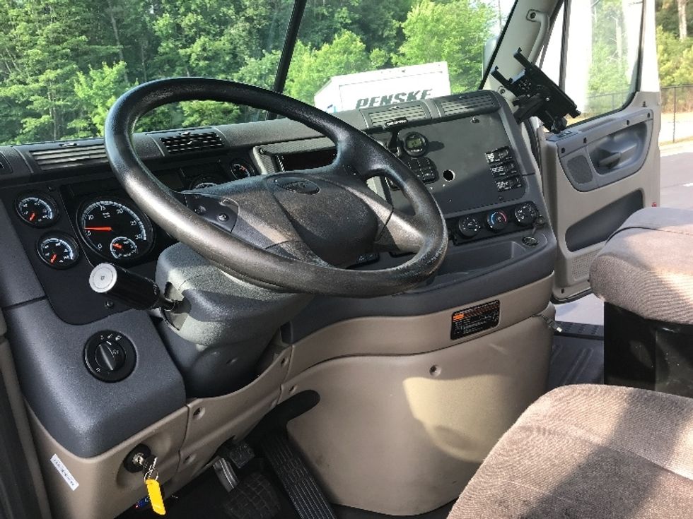 Day Cab Tractor-Heavy Duty Tractors-Freightliner-2018-Cascadia 12564ST-Atlanta-GA-359,762\n\t\tmiles-$ 48,500 - Image 10