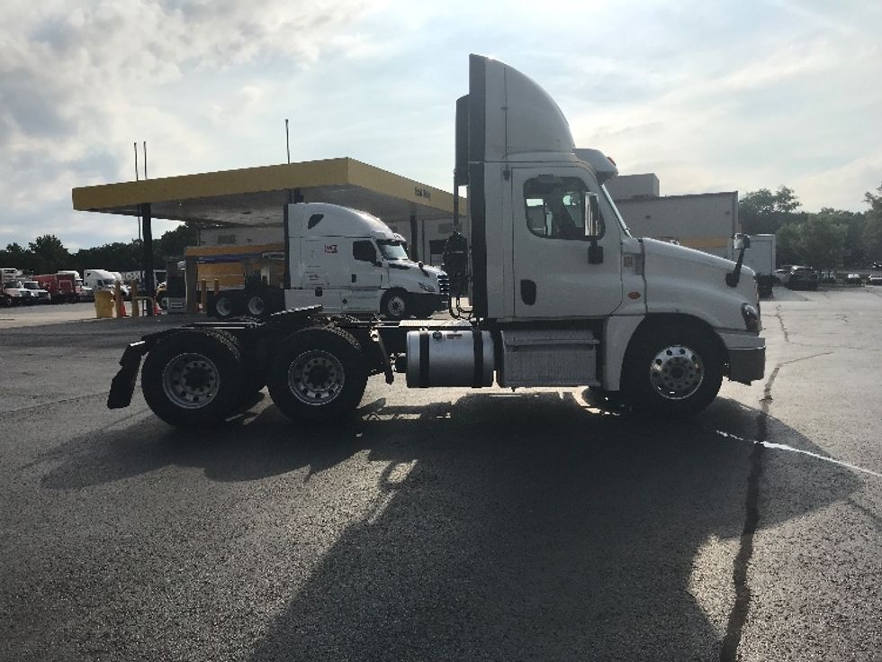 Day Cab Tractor-Heavy Duty Tractors-Freightliner-2018-Cascadia 12564ST-Atlanta-GA-359,762\n\t\tmiles-$ 48,500 - Image 8