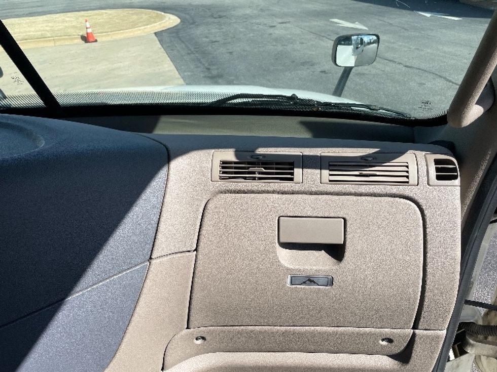 Day Cab Tractor-Heavy Duty Tractors-Freightliner-2018-Cascadia 12564ST-Auburn-AL-389,340\n\t\tmiles-$ 41,250 - Image 13