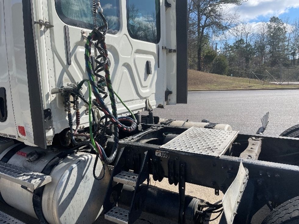 Day Cab Tractor-Heavy Duty Tractors-Freightliner-2018-Cascadia 12564ST-Auburn-AL-389,340\n\t\tmiles-$ 41,250 - Image 18