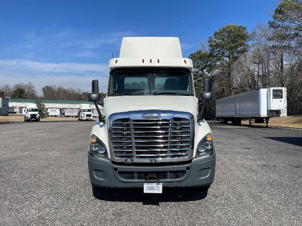 Day Cab Tractor-Heavy Duty Tractors-Freightliner-2018-Cascadia 12564ST-Auburn-AL-389,340\n\t\tmiles-$ 41,250 - Image 2