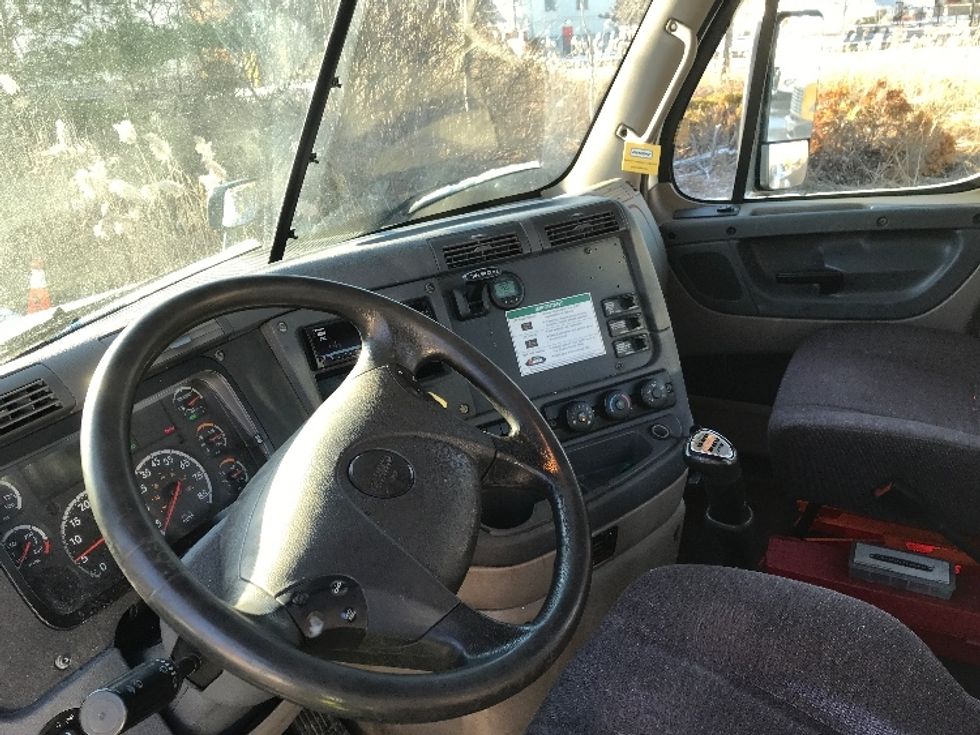 Day Cab Tractor-Heavy Duty Tractors-Freightliner-2018-Cascadia 12564ST-Auburn-MA-151,743\n\t\tmiles-$ 46,750 - Image 10