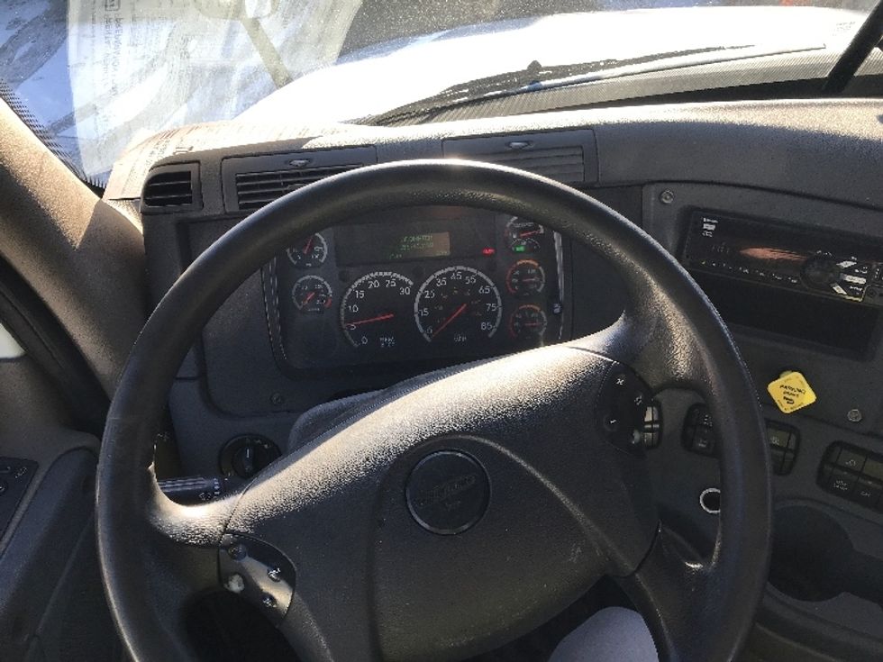 Day Cab Tractor-Heavy Duty Tractors-Freightliner-2018-Cascadia 12564ST-Auburn-MA-151,743\n\t\tmiles-$ 46,750 - Image 11