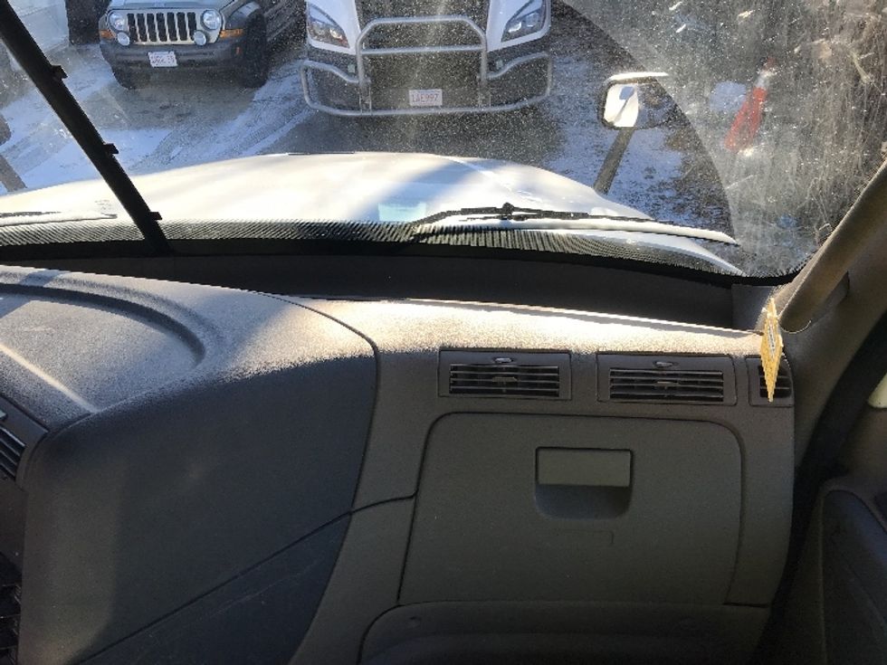 Day Cab Tractor-Heavy Duty Tractors-Freightliner-2018-Cascadia 12564ST-Auburn-MA-151,743\n\t\tmiles-$ 46,750 - Image 13