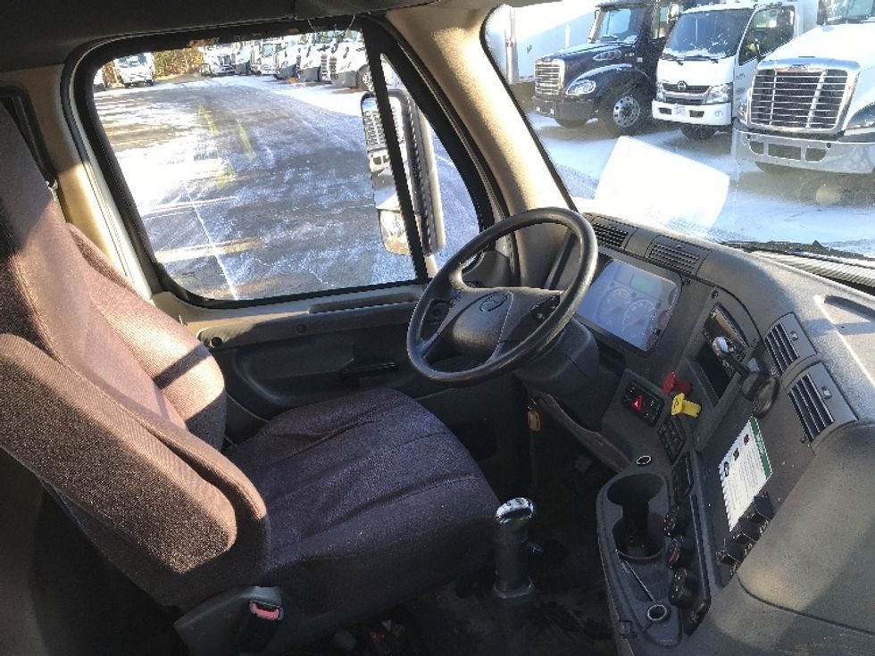 Day Cab Tractor-Heavy Duty Tractors-Freightliner-2018-Cascadia 12564ST-Auburn-MA-151,743\n\t\tmiles-$ 46,750 - Image 14