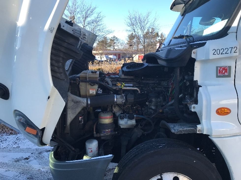 Day Cab Tractor-Heavy Duty Tractors-Freightliner-2018-Cascadia 12564ST-Auburn-MA-151,743\n\t\tmiles-$ 46,750 - Image 16