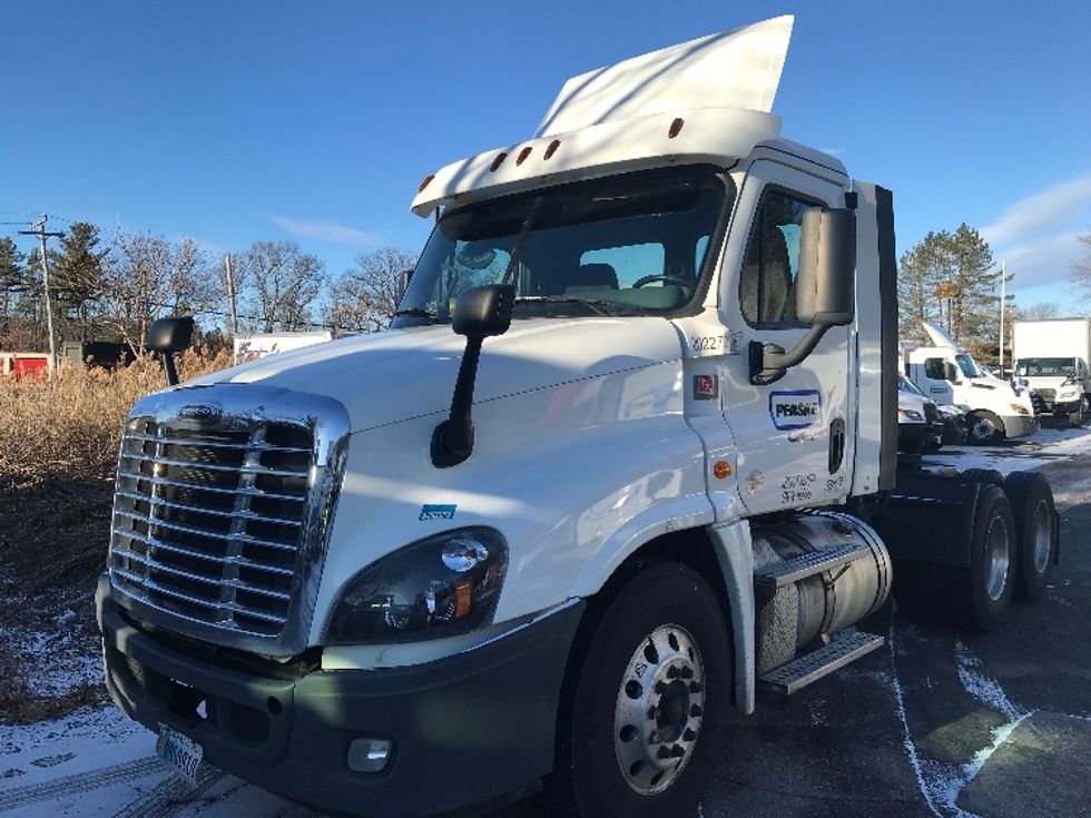 Day Cab Tractor-Heavy Duty Tractors-Freightliner-2018-Cascadia 12564ST-Auburn-MA-151,743\n\t\tmiles-$ 46,750 - Image 3