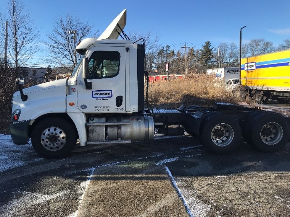 Day Cab Tractor-Heavy Duty Tractors-Freightliner-2018-Cascadia 12564ST-Auburn-MA-151,743\n\t\tmiles-$ 46,750 - Image 4