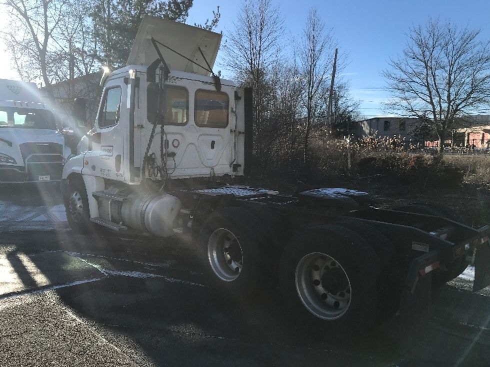 Day Cab Tractor-Heavy Duty Tractors-Freightliner-2018-Cascadia 12564ST-Auburn-MA-151,743\n\t\tmiles-$ 46,750 - Image 5