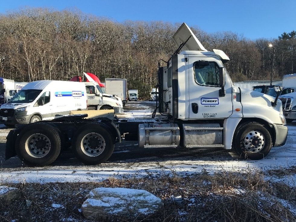 Day Cab Tractor-Heavy Duty Tractors-Freightliner-2018-Cascadia 12564ST-Auburn-MA-151,743\n\t\tmiles-$ 46,750 - Image 8