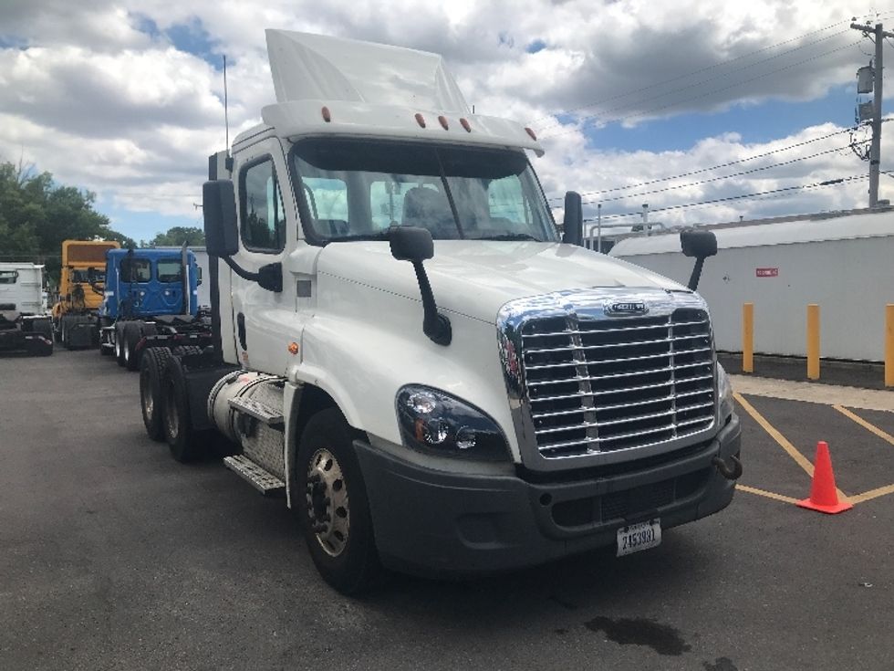 Day Cab Tractor-Heavy Duty Tractors-Freightliner-2018-Cascadia 12564ST-Baltimore-MD-589,673\n\t\tmiles-$ 30,250 - Image 1