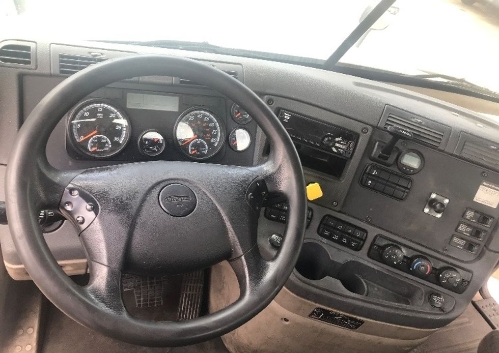 Day Cab Tractor-Heavy Duty Tractors-Freightliner-2018-Cascadia 12564ST-Baltimore-MD-589,673\n\t\tmiles-$ 30,250 - Image 10