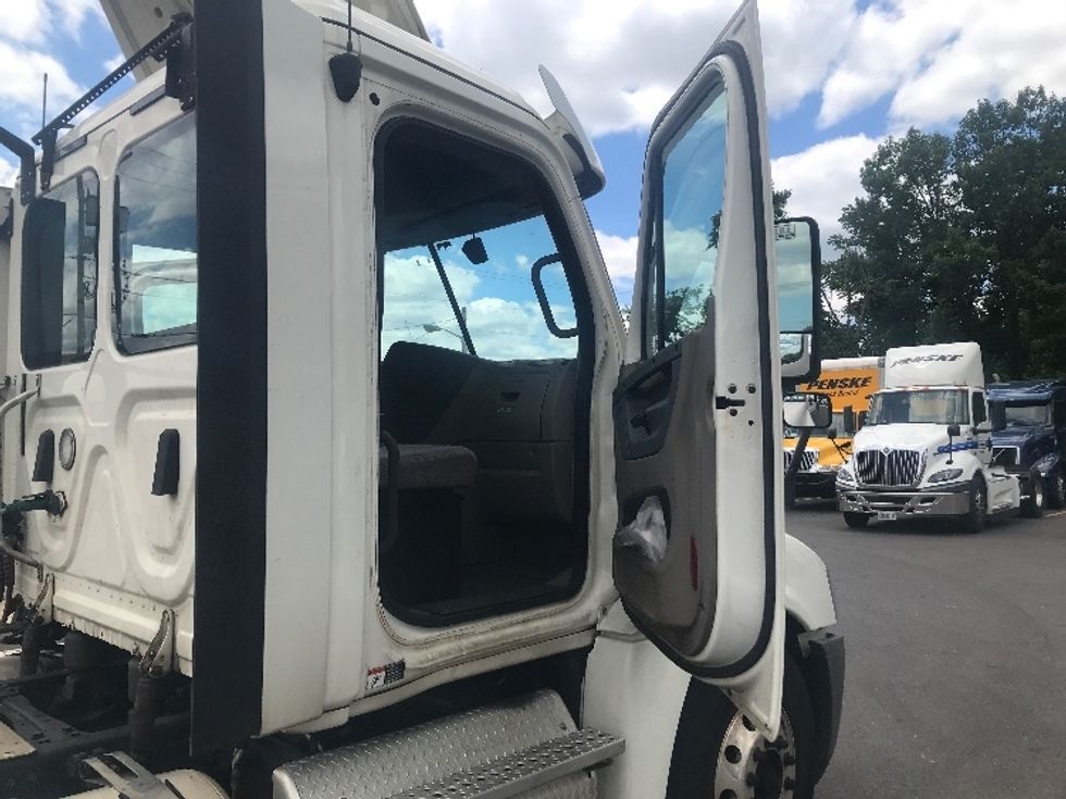 Day Cab Tractor-Heavy Duty Tractors-Freightliner-2018-Cascadia 12564ST-Baltimore-MD-589,673\n\t\tmiles-$ 30,250 - Image 11