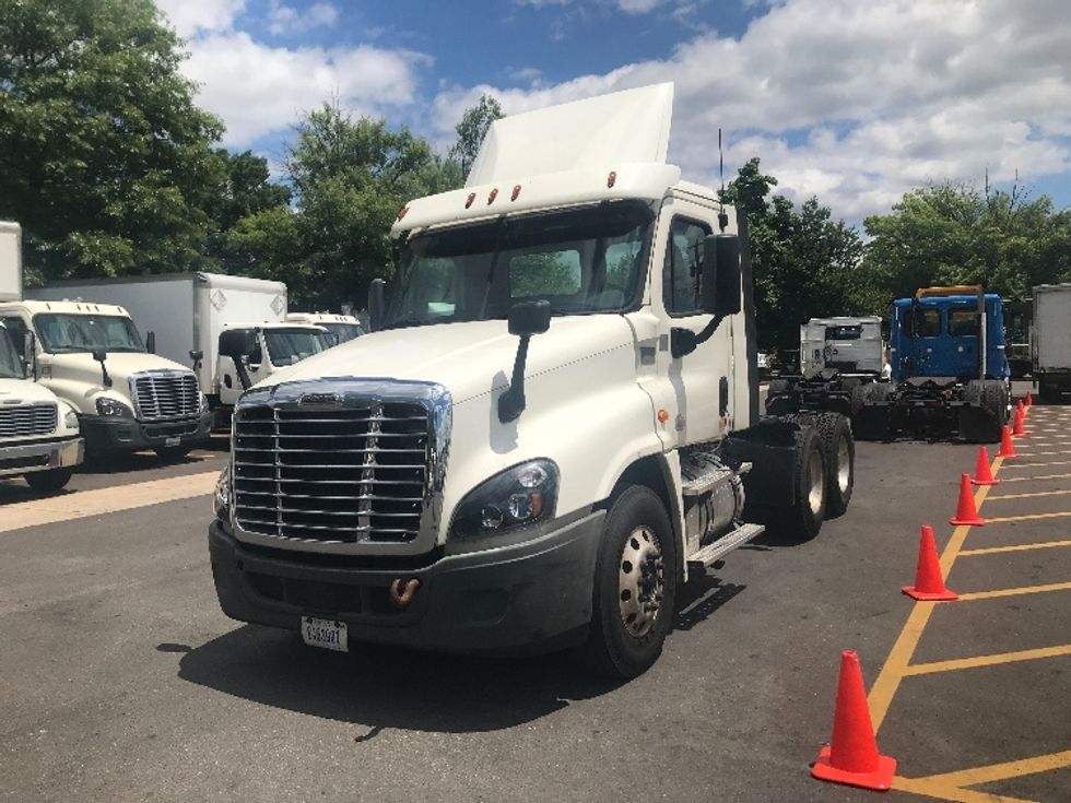 Day Cab Tractor-Heavy Duty Tractors-Freightliner-2018-Cascadia 12564ST-Baltimore-MD-589,673\n\t\tmiles-$ 30,250 - Image 3