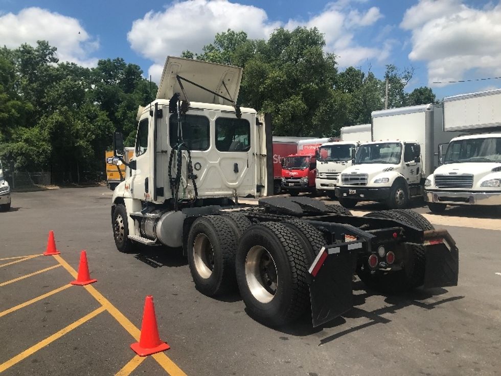 Day Cab Tractor-Heavy Duty Tractors-Freightliner-2018-Cascadia 12564ST-Baltimore-MD-589,673\n\t\tmiles-$ 30,250 - Image 5