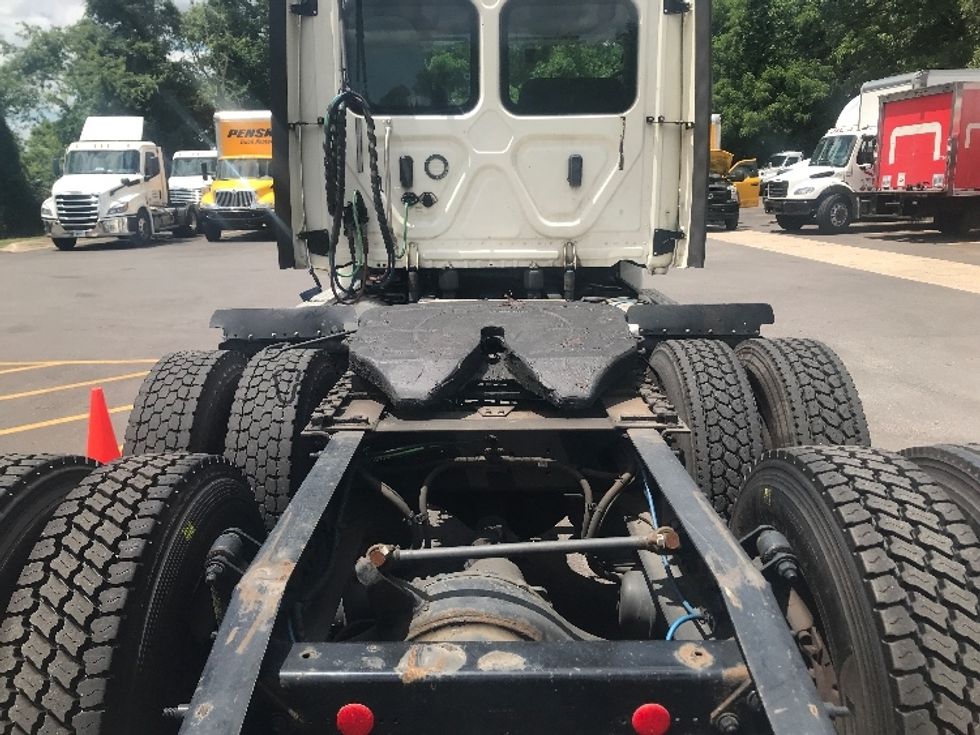 Day Cab Tractor-Heavy Duty Tractors-Freightliner-2018-Cascadia 12564ST-Baltimore-MD-589,673\n\t\tmiles-$ 30,250 - Image 6