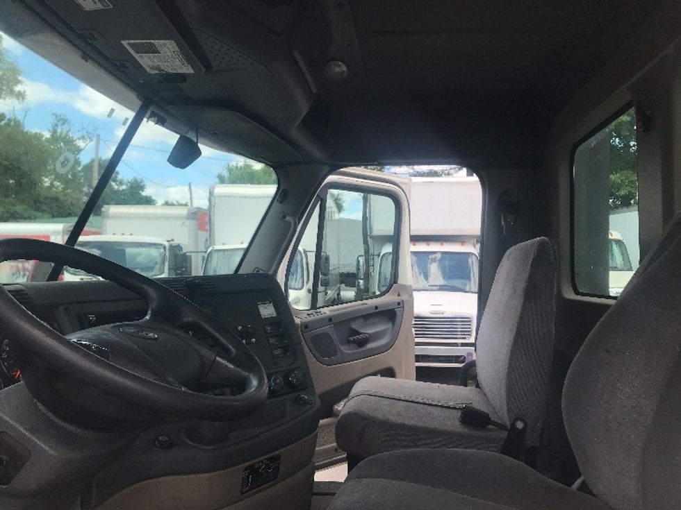 Day Cab Tractor-Heavy Duty Tractors-Freightliner-2018-Cascadia 12564ST-Baltimore-MD-589,673\n\t\tmiles-$ 30,250 - Image 9