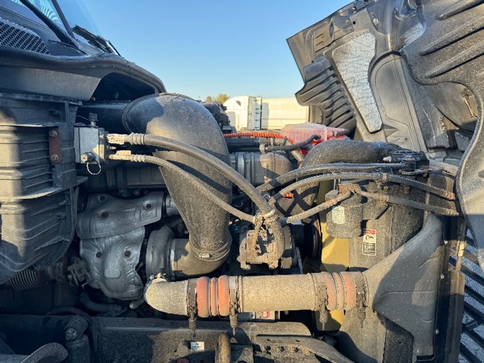 Day Cab Tractor-Heavy Duty Tractors-Freightliner-2018-Cascadia 12564ST-Belcamp-MD-517,216\n\t\tmiles-$ 31,000 - Image 12