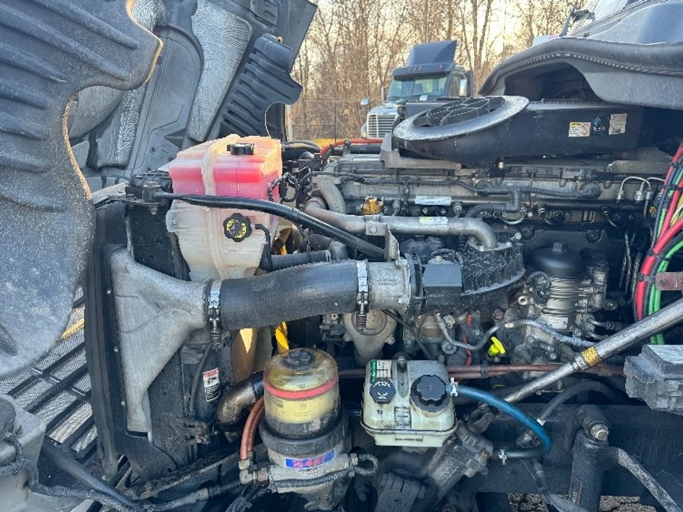 Day Cab Tractor-Heavy Duty Tractors-Freightliner-2018-Cascadia 12564ST-Belcamp-MD-517,216\n\t\tmiles-$ 31,000 - Image 13