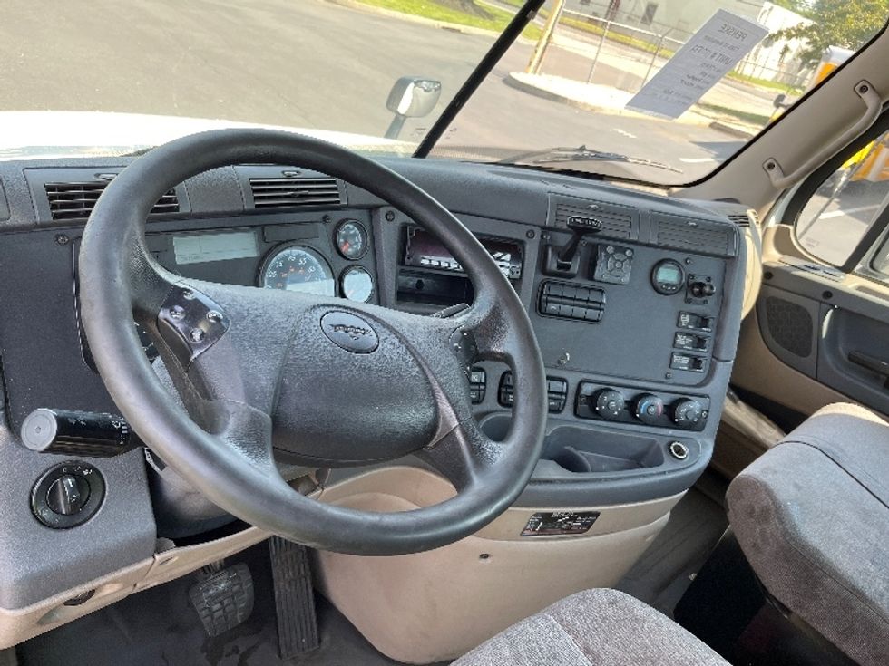 Day Cab Tractor-Heavy Duty Tractors-Freightliner-2018-Cascadia 12564ST-Bensalem-PA-378,413\n\t\tmiles-$ 43,750 - Image 10