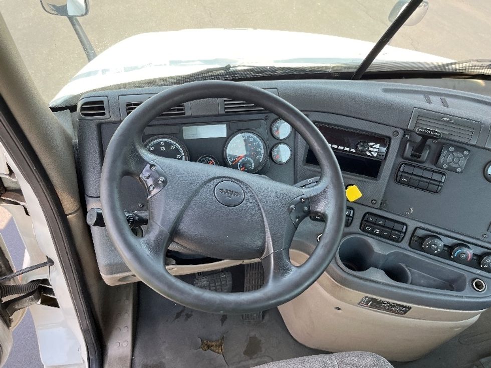 Day Cab Tractor-Heavy Duty Tractors-Freightliner-2018-Cascadia 12564ST-Bensalem-PA-378,413\n\t\tmiles-$ 43,750 - Image 11