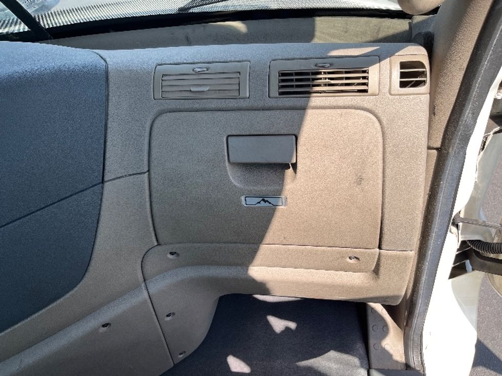 Day Cab Tractor-Heavy Duty Tractors-Freightliner-2018-Cascadia 12564ST-Bensalem-PA-378,413\n\t\tmiles-$ 43,750 - Image 13