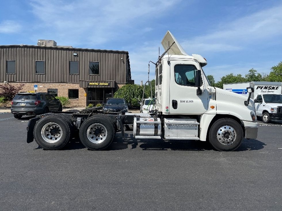 Day Cab Tractor-Heavy Duty Tractors-Freightliner-2018-Cascadia 12564ST-Bensalem-PA-378,413\n\t\tmiles-$ 43,750 - Image 8