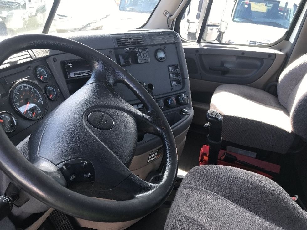 Day Cab Tractor-Heavy Duty Tractors-Freightliner-2018-Cascadia 12564ST-Bensalem-PA-398,141\n\t\tmiles-$ 34,000 - Image 10