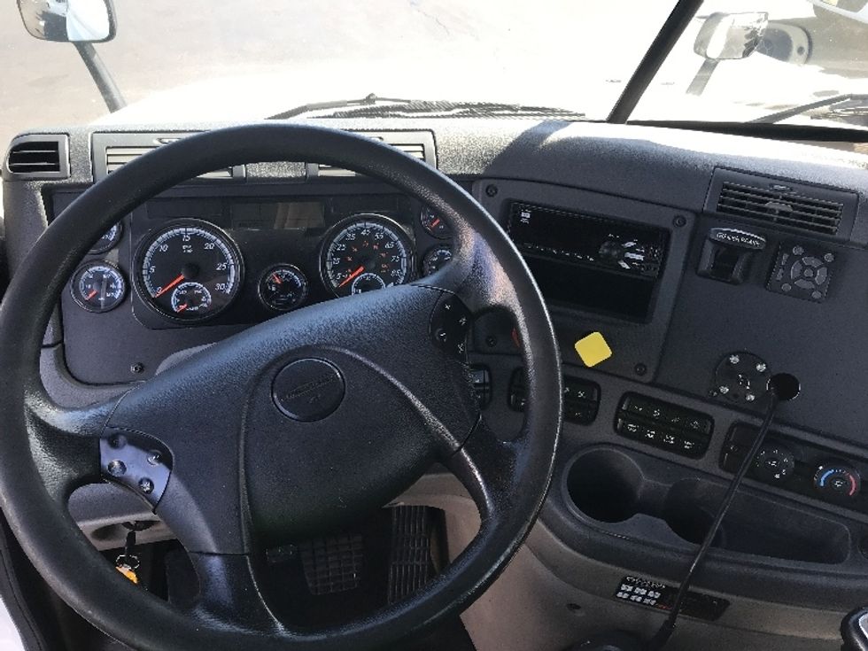 Day Cab Tractor-Heavy Duty Tractors-Freightliner-2018-Cascadia 12564ST-Bensalem-PA-398,141\n\t\tmiles-$ 34,000 - Image 11