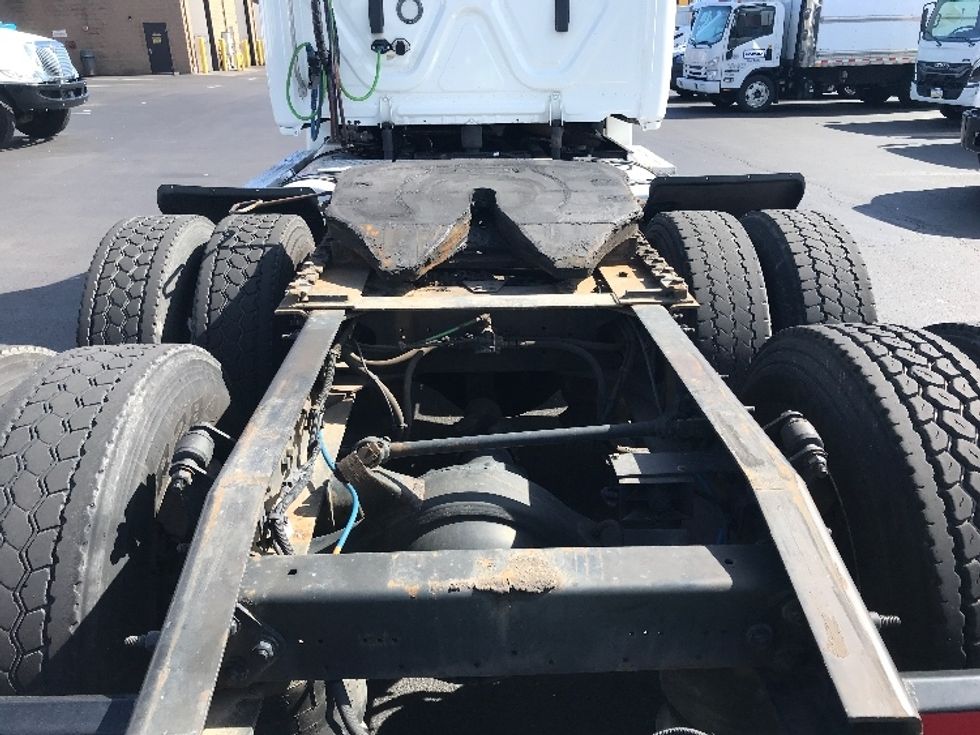 Day Cab Tractor-Heavy Duty Tractors-Freightliner-2018-Cascadia 12564ST-Bensalem-PA-398,141\n\t\tmiles-$ 34,000 - Image 6
