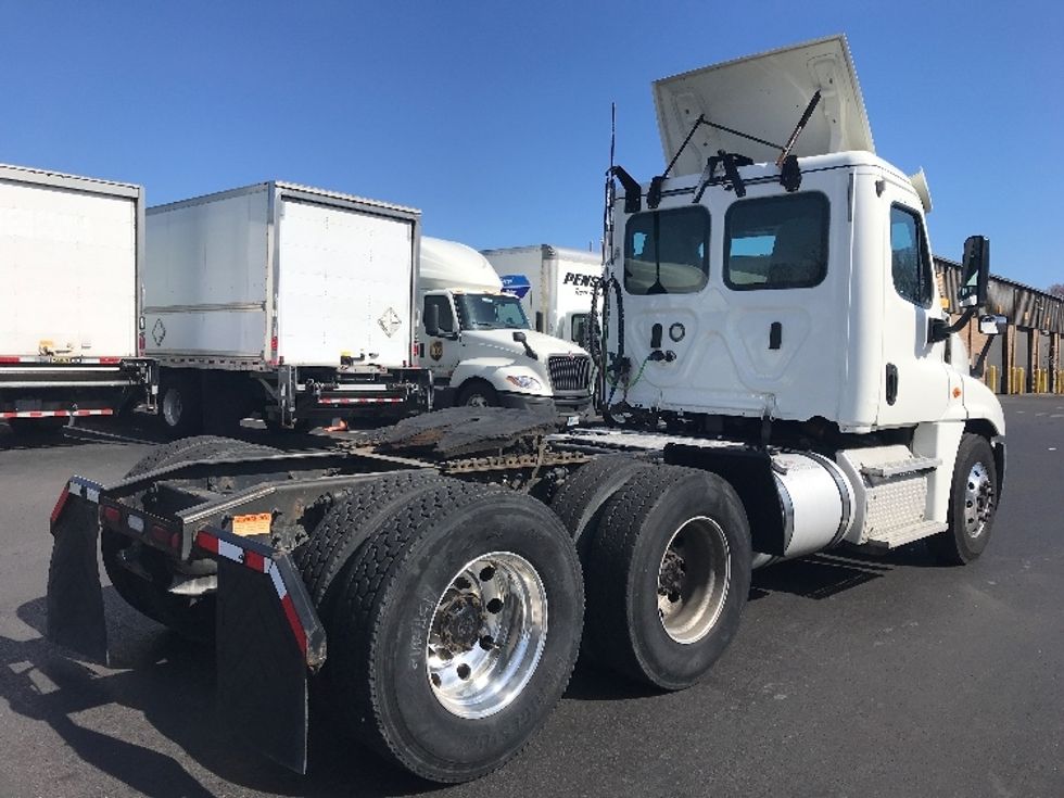 Day Cab Tractor-Heavy Duty Tractors-Freightliner-2018-Cascadia 12564ST-Bensalem-PA-398,141\n\t\tmiles-$ 34,000 - Image 7