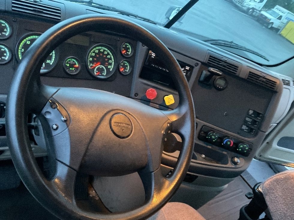 Day Cab Tractor-Heavy Duty Tractors-Freightliner-2018-Cascadia 12564ST-Bethlehem-PA-304,082\n\t\tmiles-$ 43,500 - Image 11