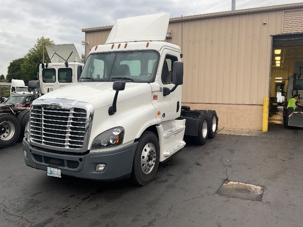 Day Cab Tractor-Heavy Duty Tractors-Freightliner-2018-Cascadia 12564ST-Bethlehem-PA-304,082\n\t\tmiles-$ 43,500 - Image 3