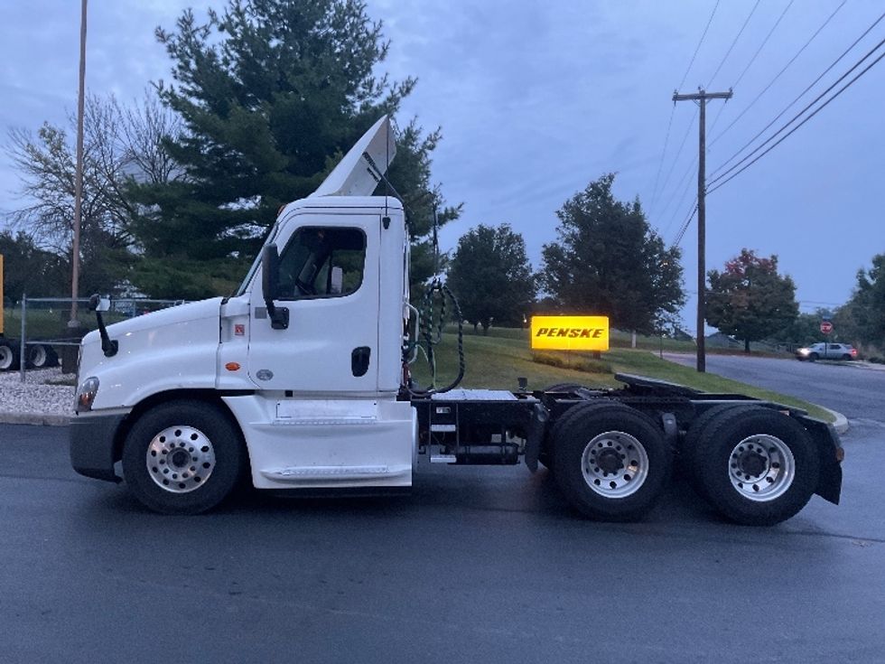 Day Cab Tractor-Heavy Duty Tractors-Freightliner-2018-Cascadia 12564ST-Bethlehem-PA-304,082\n\t\tmiles-$ 43,500 - Image 4