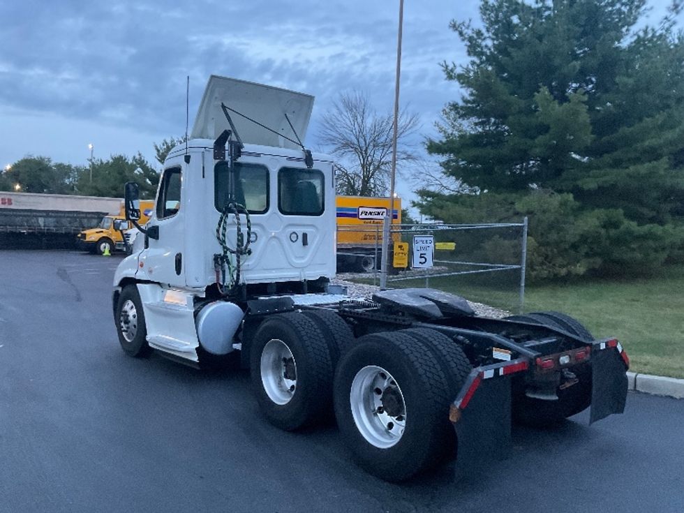 Day Cab Tractor-Heavy Duty Tractors-Freightliner-2018-Cascadia 12564ST-Bethlehem-PA-304,082\n\t\tmiles-$ 43,500 - Image 5