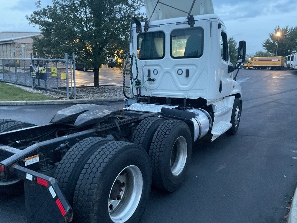 Day Cab Tractor-Heavy Duty Tractors-Freightliner-2018-Cascadia 12564ST-Bethlehem-PA-304,082\n\t\tmiles-$ 43,500 - Image 7