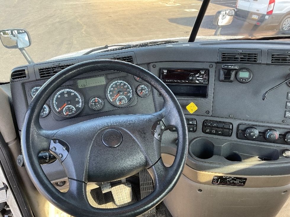 Day Cab Tractor-Heavy Duty Tractors-Freightliner-2018-Cascadia 12564ST-Bethlehem-PA-475,958\n\t\tmiles-$ 35,750 - Image 11