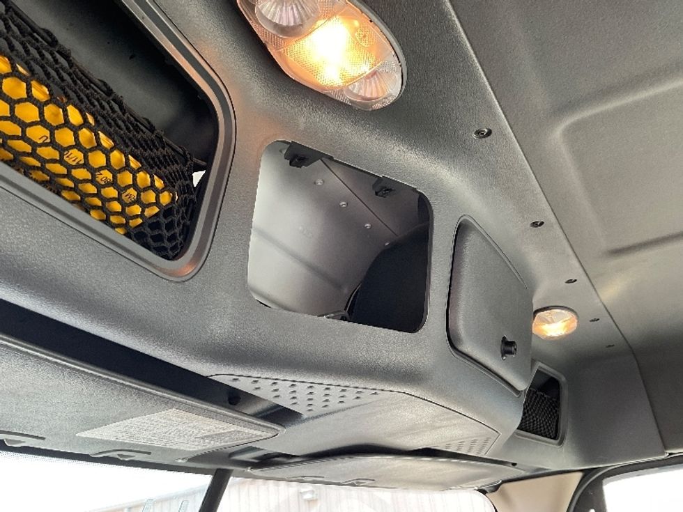 Day Cab Tractor-Heavy Duty Tractors-Freightliner-2018-Cascadia 12564ST-Bethlehem-PA-475,958\n\t\tmiles-$ 35,750 - Image 17