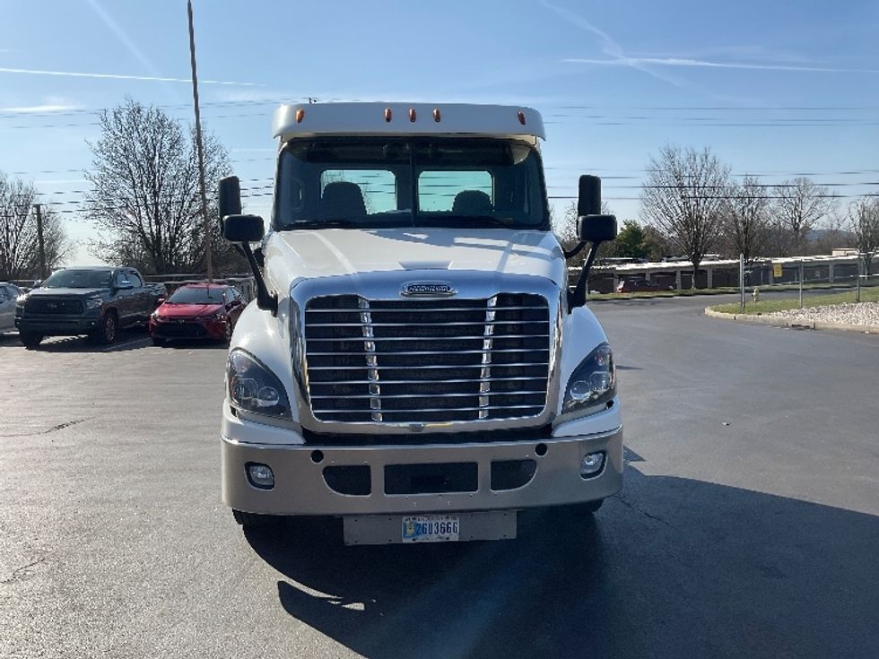 Day Cab Tractor-Heavy Duty Tractors-Freightliner-2018-Cascadia 12564ST-Bethlehem-PA-475,958\n\t\tmiles-$ 35,750 - Image 2