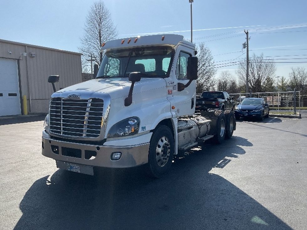 Day Cab Tractor-Heavy Duty Tractors-Freightliner-2018-Cascadia 12564ST-Bethlehem-PA-475,958\n\t\tmiles-$ 35,750 - Image 3