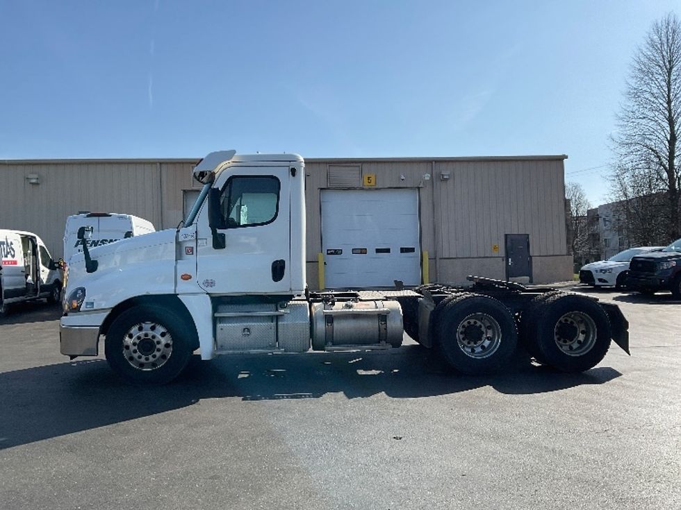 Day Cab Tractor-Heavy Duty Tractors-Freightliner-2018-Cascadia 12564ST-Bethlehem-PA-475,958\n\t\tmiles-$ 35,750 - Image 4