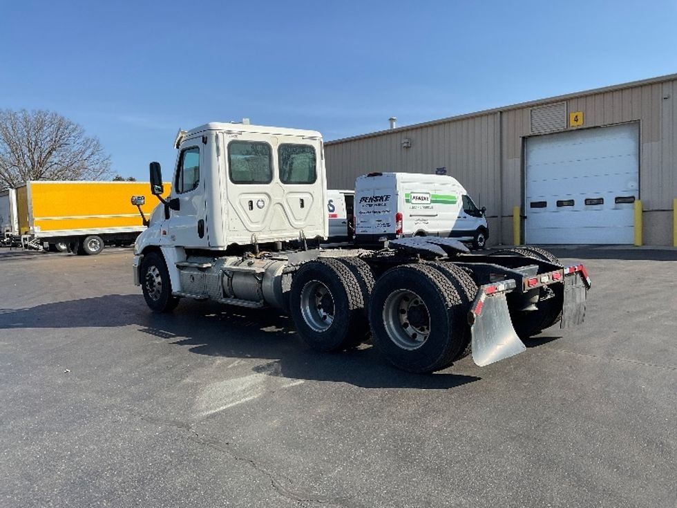 Day Cab Tractor-Heavy Duty Tractors-Freightliner-2018-Cascadia 12564ST-Bethlehem-PA-475,958\n\t\tmiles-$ 35,750 - Image 5