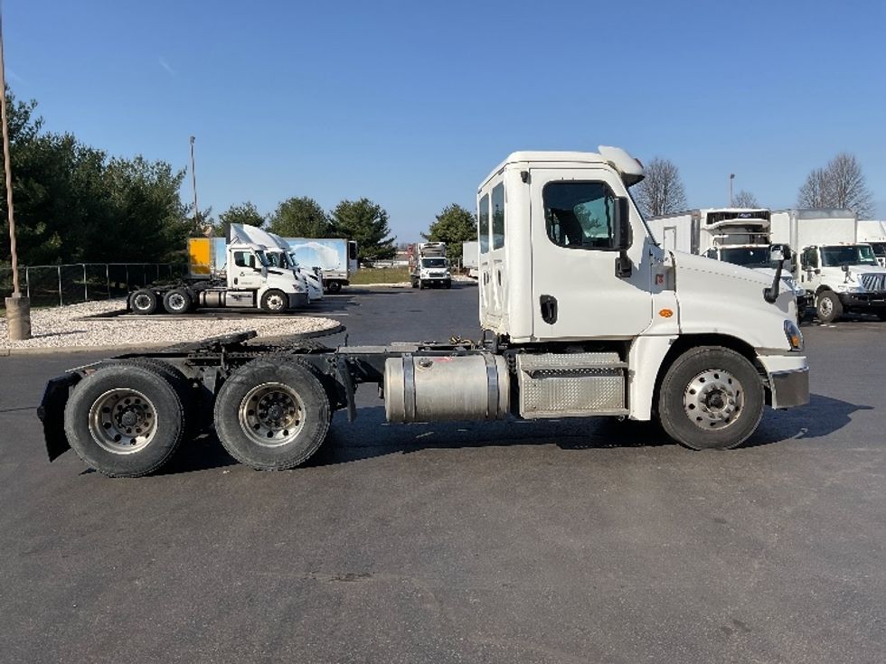 Day Cab Tractor-Heavy Duty Tractors-Freightliner-2018-Cascadia 12564ST-Bethlehem-PA-475,958\n\t\tmiles-$ 35,750 - Image 8