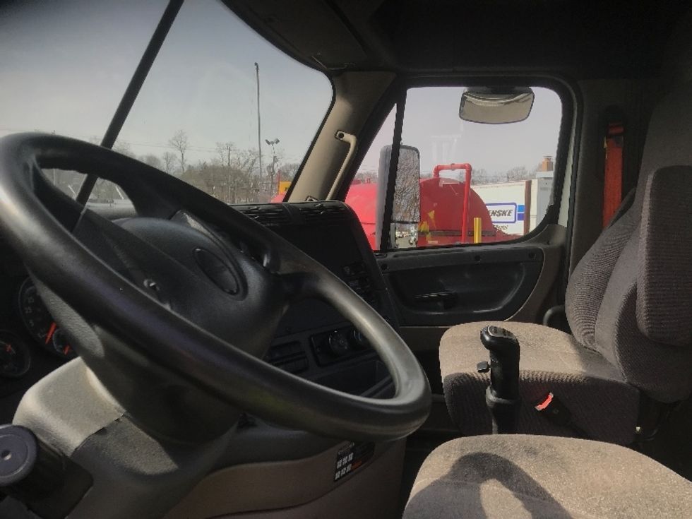 Day Cab Tractor-Heavy Duty Tractors-Freightliner-2018-Cascadia 12564ST-Braintree-MA-300,643\n\t\tmiles-$ 39,000 - Image 10