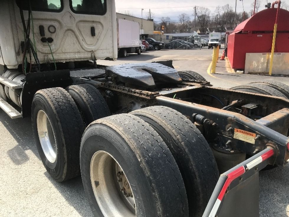 Day Cab Tractor-Heavy Duty Tractors-Freightliner-2018-Cascadia 12564ST-Braintree-MA-300,643\n\t\tmiles-$ 39,000 - Image 17