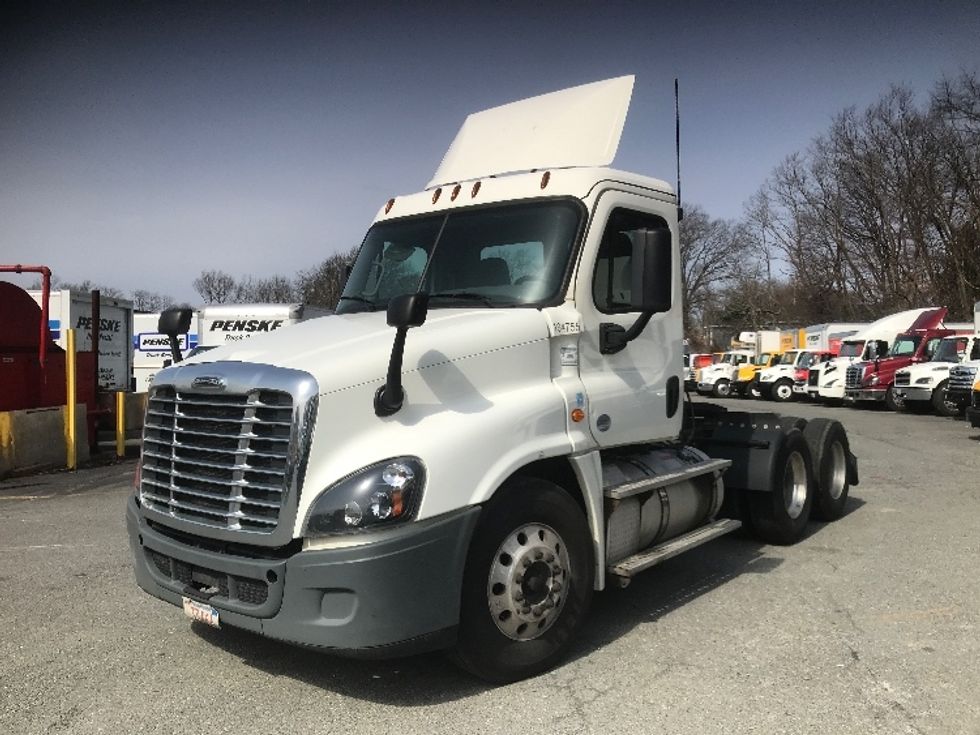 Day Cab Tractor-Heavy Duty Tractors-Freightliner-2018-Cascadia 12564ST-Braintree-MA-300,643\n\t\tmiles-$ 39,000 - Image 3