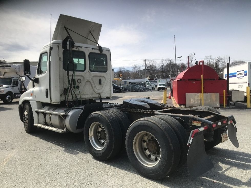 Day Cab Tractor-Heavy Duty Tractors-Freightliner-2018-Cascadia 12564ST-Braintree-MA-300,643\n\t\tmiles-$ 39,000 - Image 5