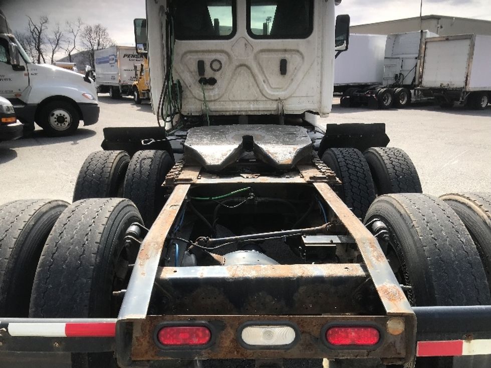 Day Cab Tractor-Heavy Duty Tractors-Freightliner-2018-Cascadia 12564ST-Braintree-MA-300,643\n\t\tmiles-$ 39,000 - Image 6