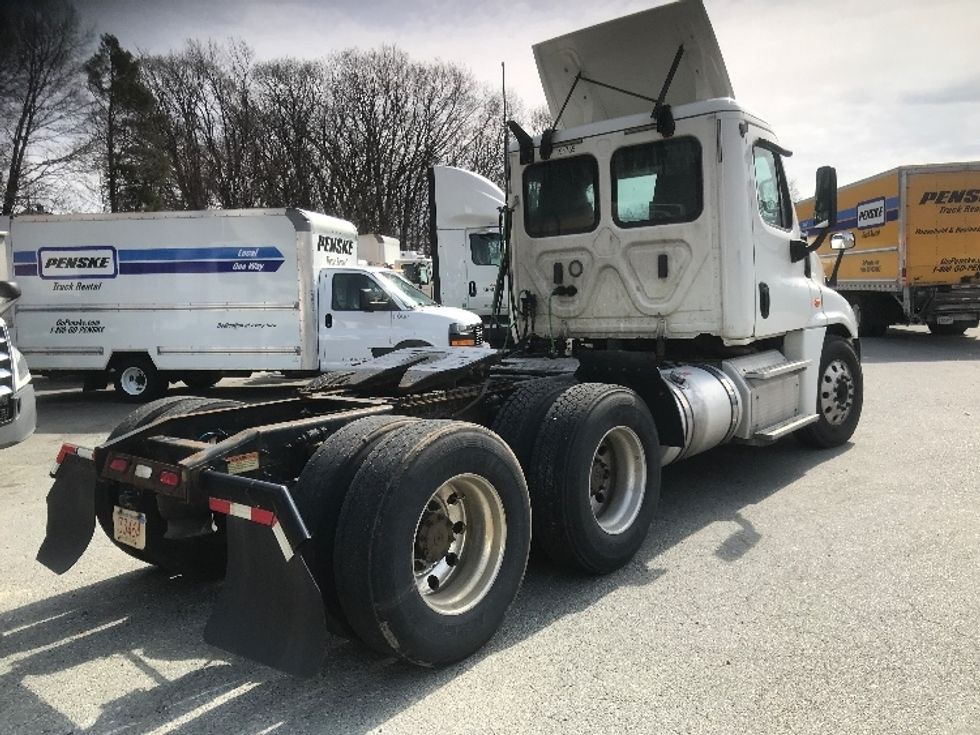 Day Cab Tractor-Heavy Duty Tractors-Freightliner-2018-Cascadia 12564ST-Braintree-MA-300,643\n\t\tmiles-$ 39,000 - Image 7